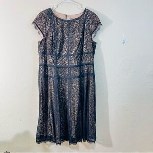 Adrianna Papell Lace Cap Sleeve Evening Dress Women Size 14W Black/Cream